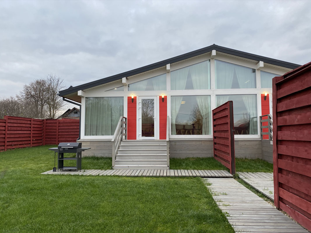 Дом № 4 Canada House